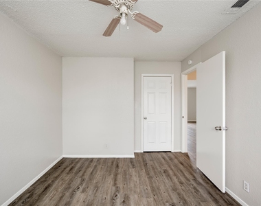 11907 Alpheus Ave - Photo Thumbnail 15