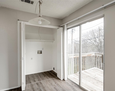 11907 Alpheus Ave - Photo Thumbnail 12