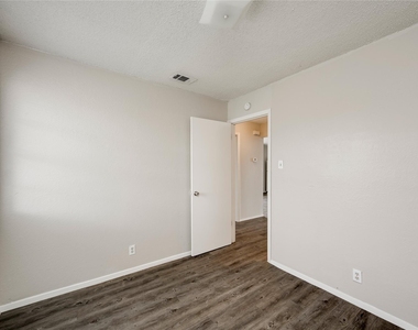 11907 Alpheus Ave - Photo Thumbnail 18