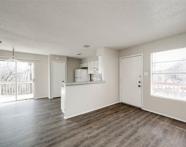 11907 Alpheus Ave - Photo Thumbnail 4