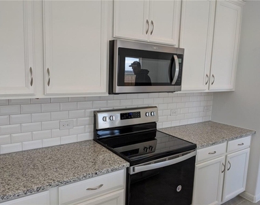 6705 Routenburn St - Photo Thumbnail 5