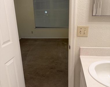 13810 Sutton Park Drive N - Photo Thumbnail 15
