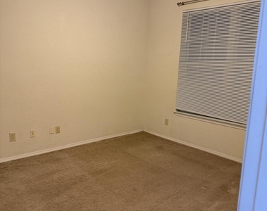 13810 Sutton Park Drive N - Photo Thumbnail 17