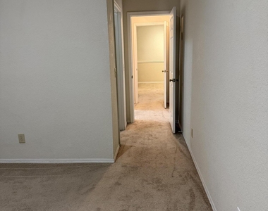 13810 Sutton Park Drive N - Photo Thumbnail 12