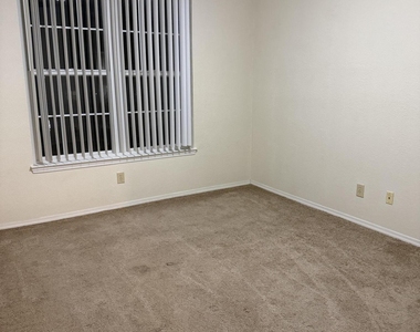 13810 Sutton Park Drive N - Photo Thumbnail 10