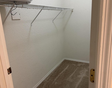 13810 Sutton Park Drive N - Photo Thumbnail 11