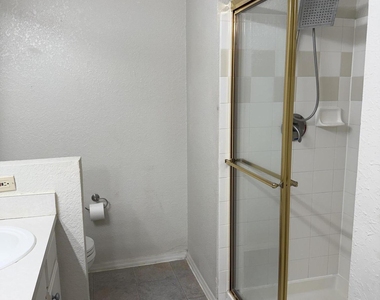 13810 Sutton Park Drive N - Photo Thumbnail 17