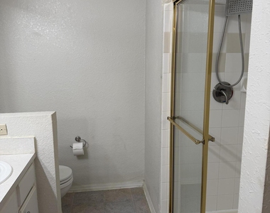 13810 Sutton Park Drive N - Photo Thumbnail 14
