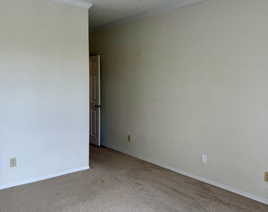 13810 Sutton Park Drive N - Photo Thumbnail 14