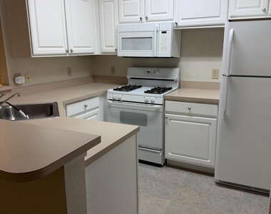 13810 Sutton Park Drive N - Photo Thumbnail 3