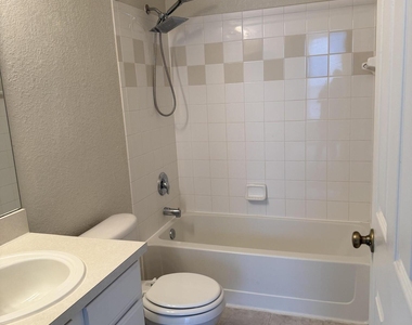13810 Sutton Park Drive N - Photo Thumbnail 11