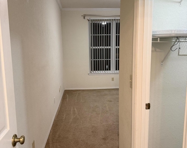 13810 Sutton Park Drive N - Photo Thumbnail 9