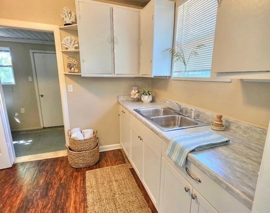916 W 25th Street - Photo Thumbnail 24