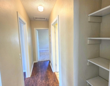 916 W 25th Street - Photo Thumbnail 16