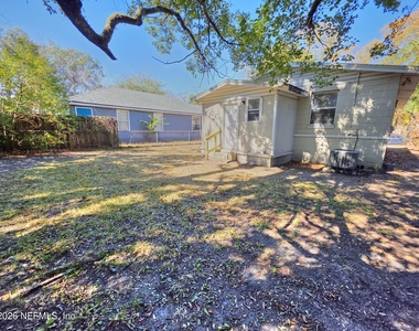 916 W 25th Street - Photo Thumbnail 3