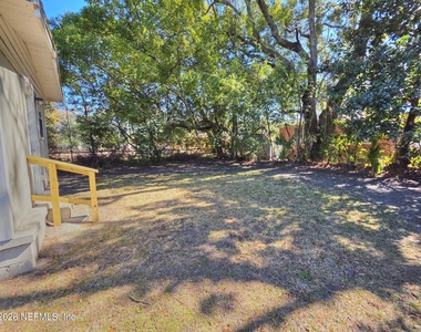 916 W 25th Street - Photo Thumbnail 4