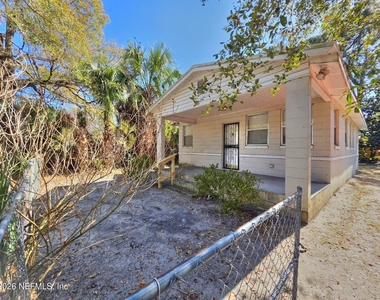 916 W 25th Street - Photo Thumbnail 1
