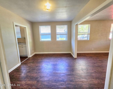 916 W 25th Street - Photo Thumbnail 10