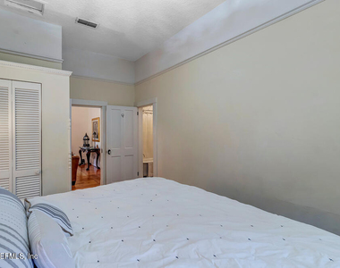 68 Saragossa Street - Photo Thumbnail 14