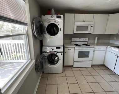 1653 Sheridan Street - Photo Thumbnail 4