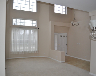 452 E Amherst Street - Photo Thumbnail 2