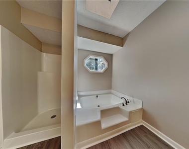 3500 Quail Hollow Trail - Photo Thumbnail 10