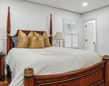 4379 Tree Haven Drive Ne - Photo Thumbnail 3