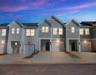 10 American Avenue - Photo Thumbnail 45