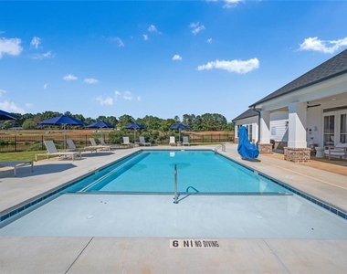 10 American Avenue - Photo Thumbnail 1