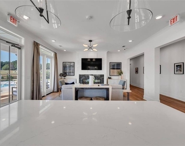 10 American Avenue - Photo Thumbnail 44