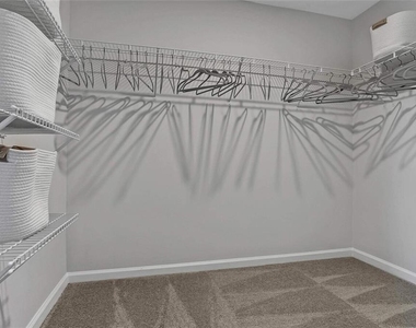 10 American Avenue - Photo Thumbnail 16