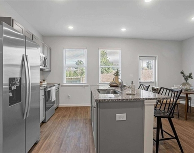 10 American Avenue - Photo Thumbnail 10