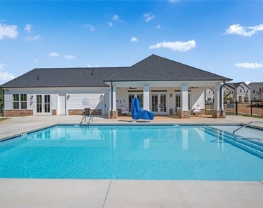 10 American Avenue - Photo Thumbnail 34