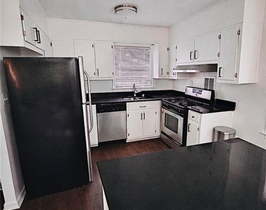 1127 Clifton Road Ne - Photo Thumbnail 7