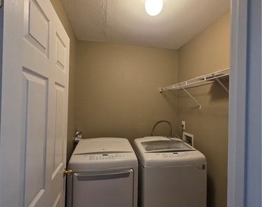 7067 Brookview Circle - Photo Thumbnail 16