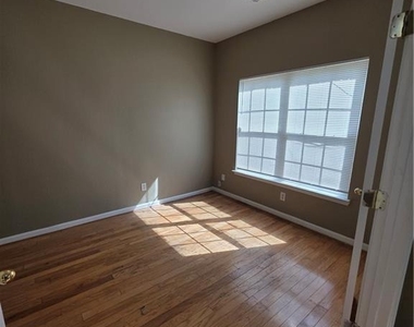 7067 Brookview Circle - Photo Thumbnail 4