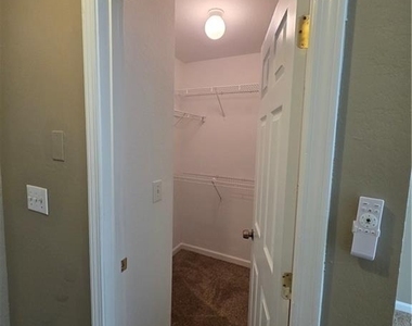 7067 Brookview Circle - Photo Thumbnail 18