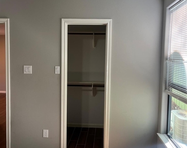 18222 Bonnie Alice Drive - Photo Thumbnail 7