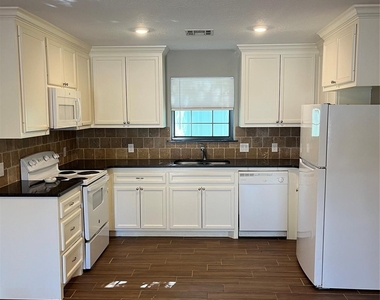 18222 Bonnie Alice Drive - Photo Thumbnail 4