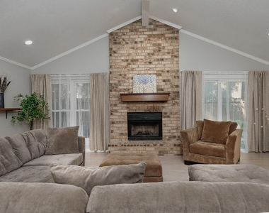 99 N Deerfoot Circle - Photo Thumbnail 6