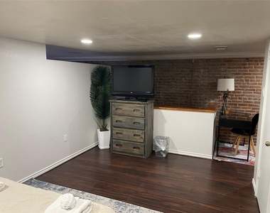 2118 Strand Street - Photo Thumbnail 8