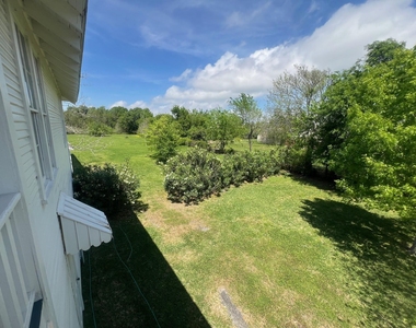 618 Bayridge Road - Photo Thumbnail 6