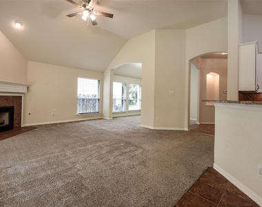 22 Hobbit Glen Drive - Photo Thumbnail 6