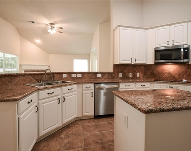 22 Hobbit Glen Drive - Photo Thumbnail 8