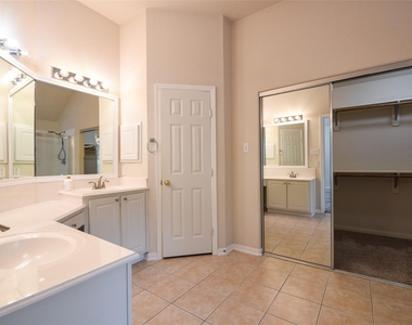 22 Hobbit Glen Drive - Photo Thumbnail 13