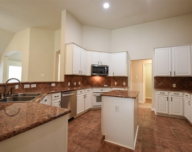 22 Hobbit Glen Drive - Photo Thumbnail 7
