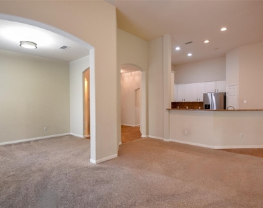 22 Hobbit Glen Drive - Photo Thumbnail 4
