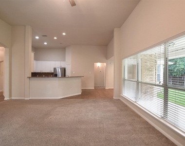 22 Hobbit Glen Drive - Photo Thumbnail 3