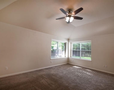 22 Hobbit Glen Drive - Photo Thumbnail 11