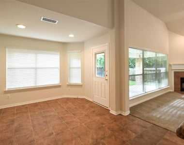 22 Hobbit Glen Drive - Photo Thumbnail 5